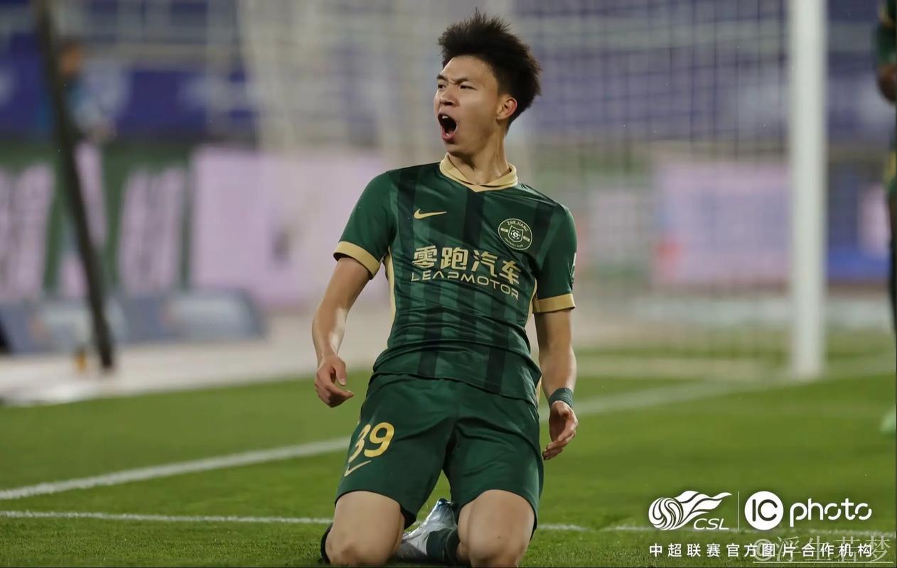 王钰栋:斩获最佳新人靠运气,未来留洋计划暂保密 王钰栋:斩获最佳新人靠运气,未来留洋计划暂保密